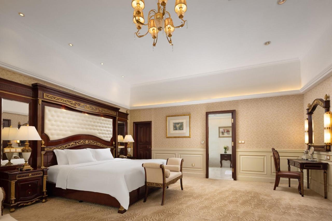 Crowne Plaza Hotel & Suites Landmark Shenzhen By Ihg - Nearby Luohu Border, Indoor Heated Swimming Pool, Complimentary Welcome Drink 외부 사진