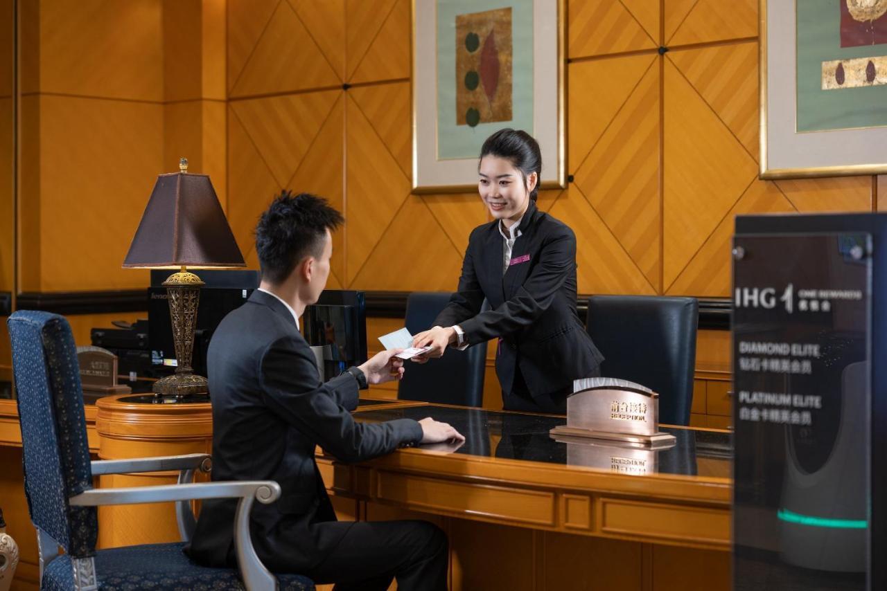 Crowne Plaza Hotel & Suites Landmark Shenzhen By Ihg - Nearby Luohu Border, Indoor Heated Swimming Pool, Complimentary Welcome Drink 외부 사진